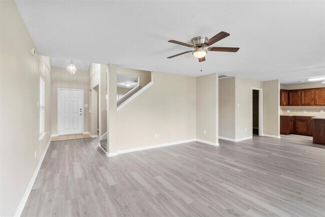 Building Photo - 2423 Pinpoint Dr