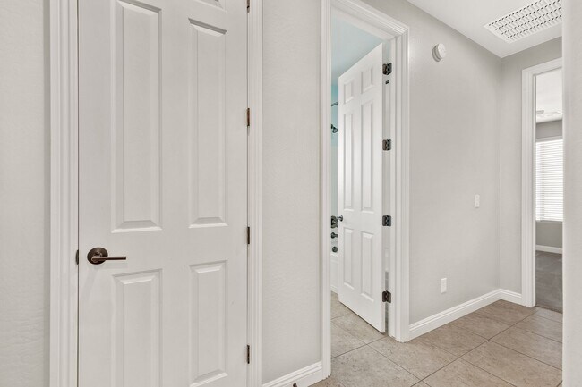 Building Photo - 3 Bed 2 Bath Home In Peoria