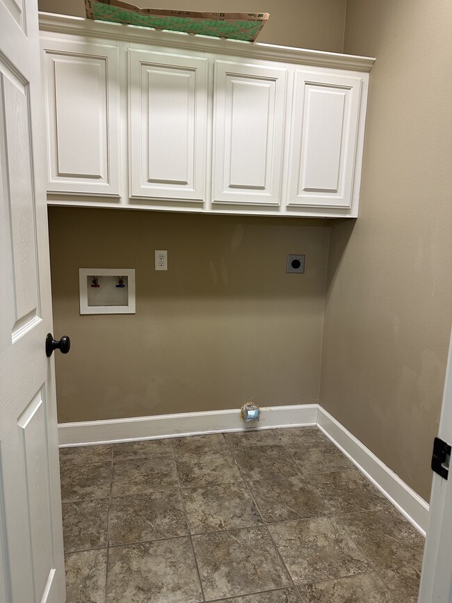 Building Photo - 1411 Caney Ln