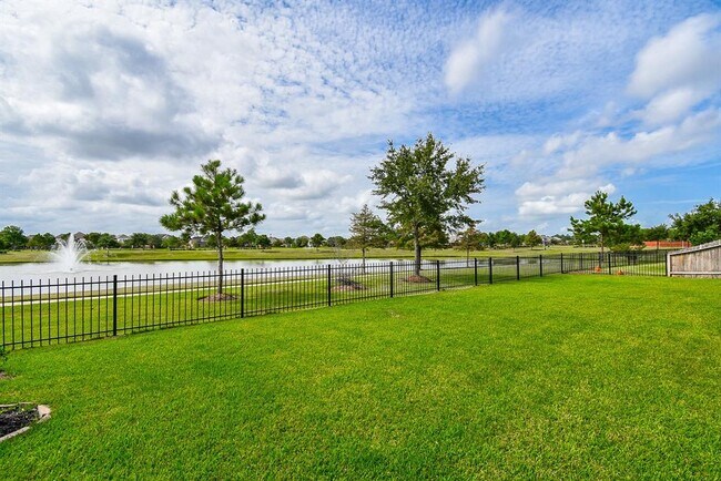 Building Photo - 25807 Somerset Meadows Ct