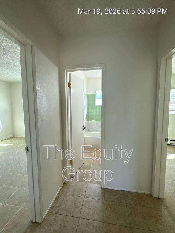 Building Photo - 570 S Richmond Ave