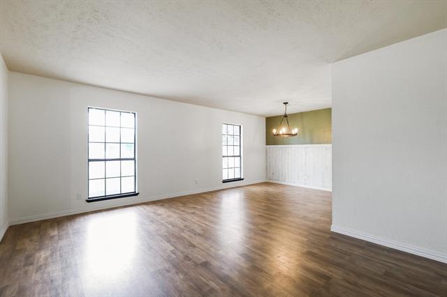 Building Photo - 2301 Travis Dr