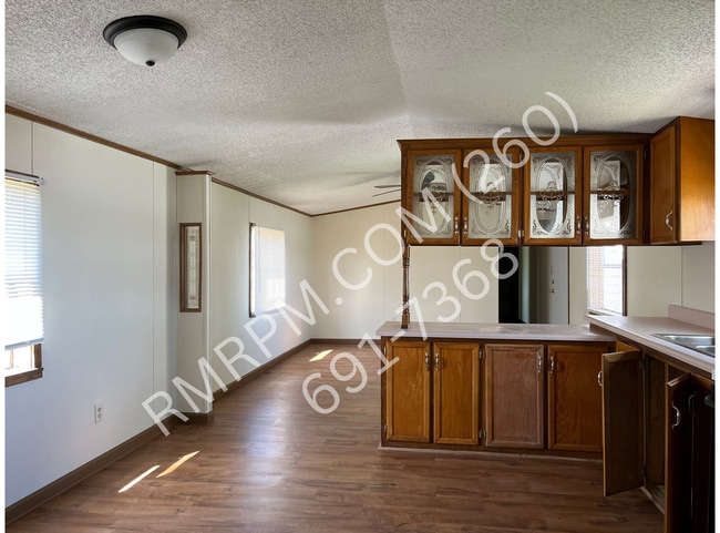 Building Photo - 2065 E Lakeside Dr
