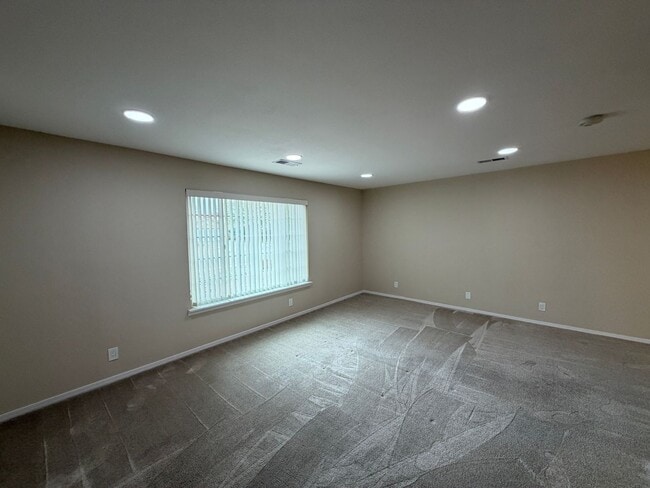 Building Photo - Beautifully Remodeled 3 Bedroom Single Story Home Available Near Golf Course Rd NW & McMahon Blvd...