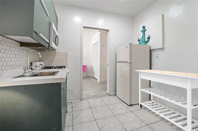 Building Photo - 335 Ocean Dr