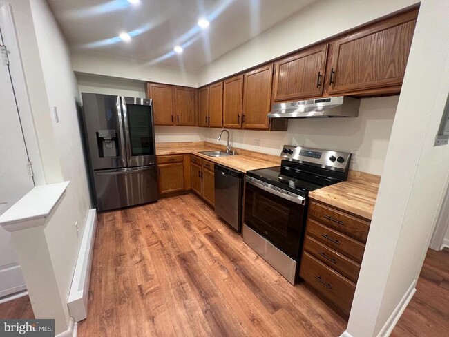 Building Photo - 312 Walnut Ct Way