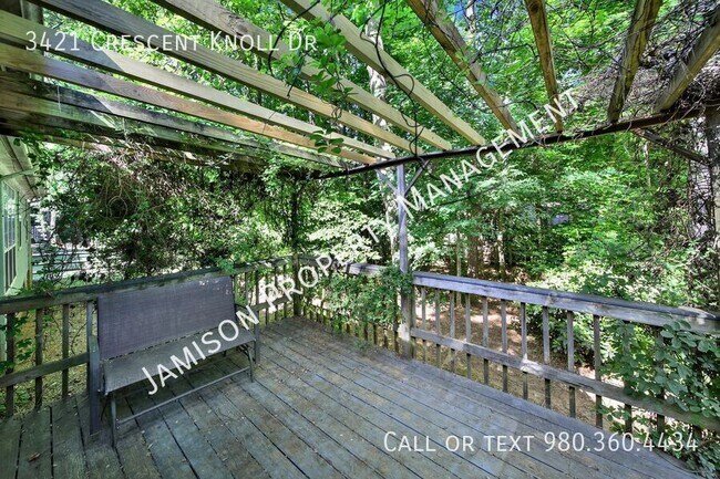 Building Photo - 3421 Crescent Knoll Dr