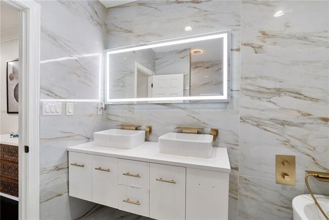 Building Photo - 4200 Roswell Rd NE