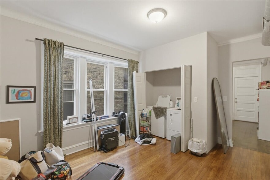 Building Photo - 1042 N Kedzie Ave