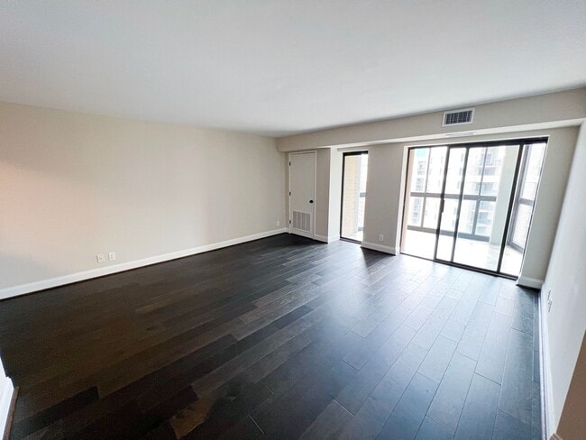 Building Photo - Beautiful And Modern 1 Bed, 1 Bath Condo In Prime Location With High Walk Score In Alta Vista