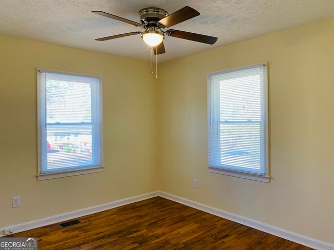 Building Photo - 24 Camellia Dr