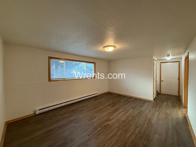 Building Photo - 11923-11925 Railroad Circle