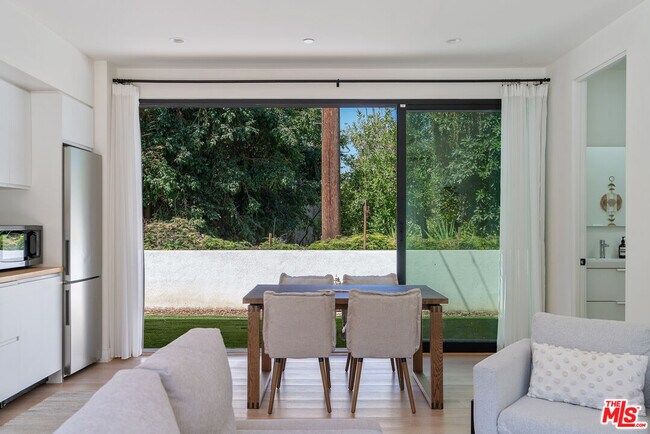 Building Photo - 5265 Dahlia Dr