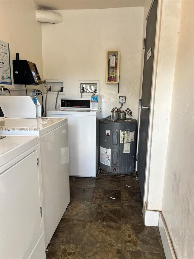 Building Photo - 2775 Taft St