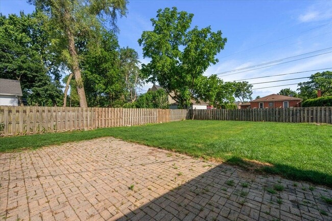 Building Photo - 2739 Yorkshire Rd