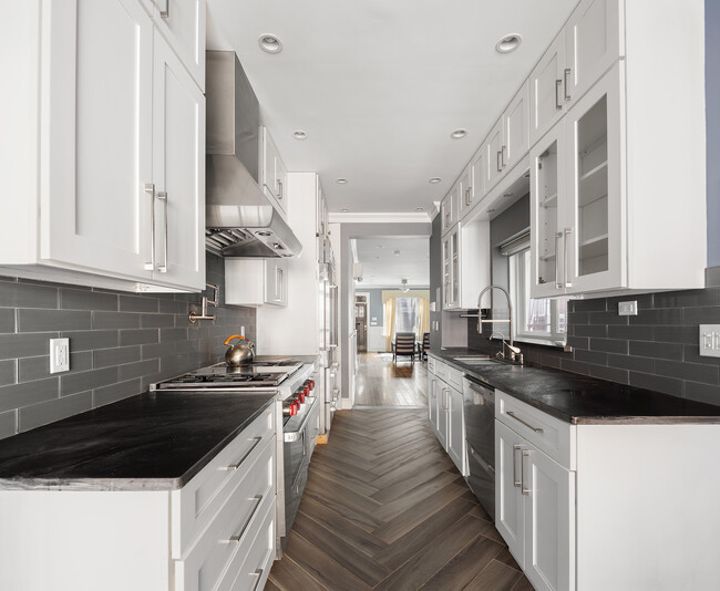 Building Photo - 22 Ludlam Pl