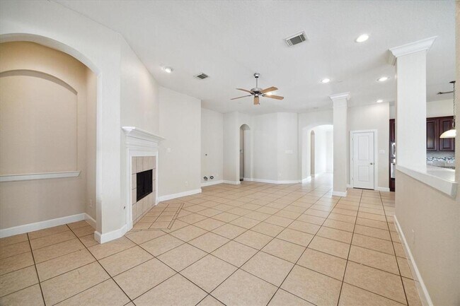 Building Photo - 910 Floriencia St