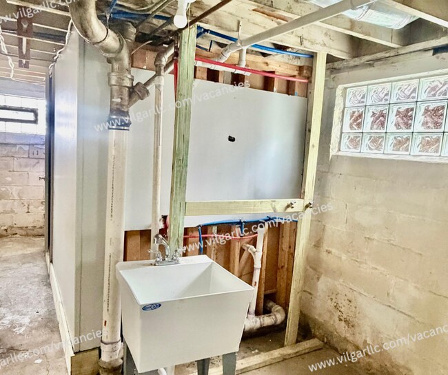 Building Photo - Newly Renovated  • 3 Bedrooms • 2 Bathroom  • 2 story Home