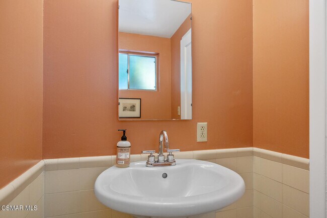 Building Photo - 498 Lake Sherwood Dr