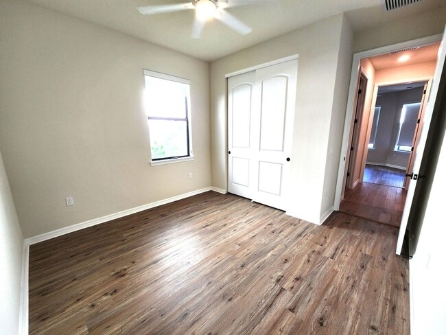 Building Photo - 8295 Vaulting Dr