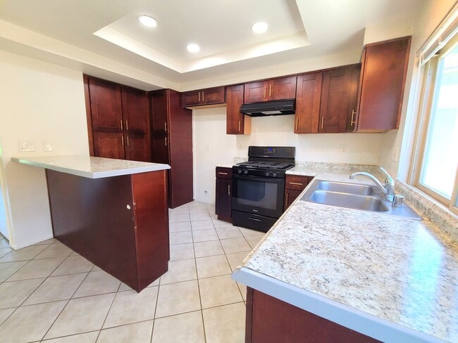 Building Photo - $500 MOVE-IN CREDIT w/Approved 675+ Credit...