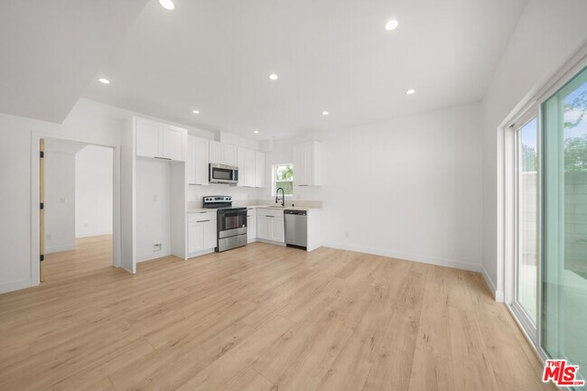 Building Photo - 6835 Yolanda Ave