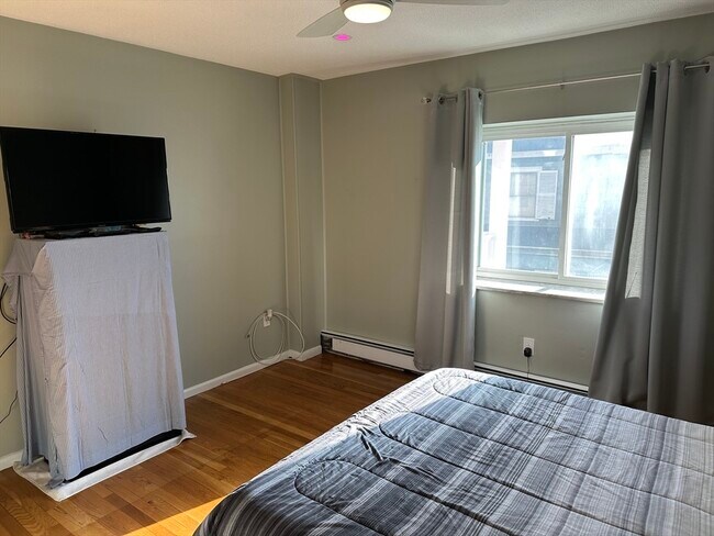 Building Photo - 114 Nahant St