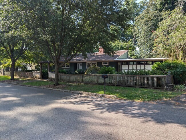 Building Photo - 223 Edgefield Ave NW