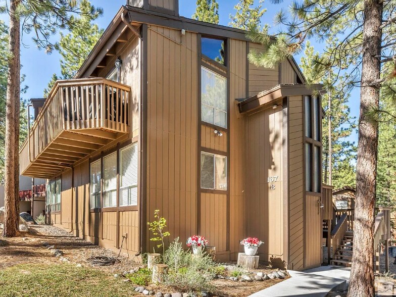 Building Photo - 167 Holly Ln