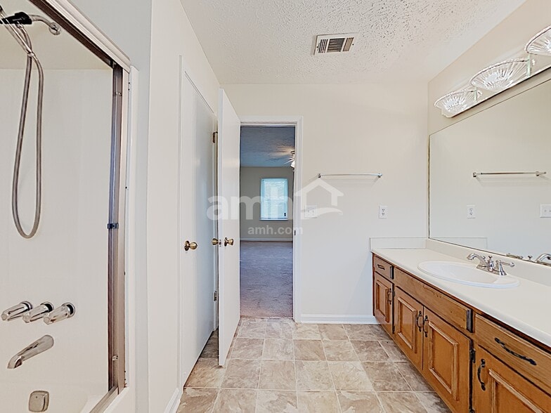 Building Photo - 4121 S Fork Dr