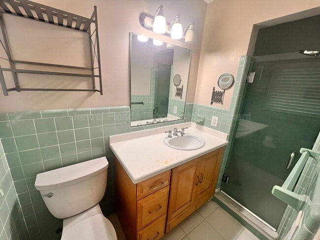 Building Photo - 2011 Howard Dr