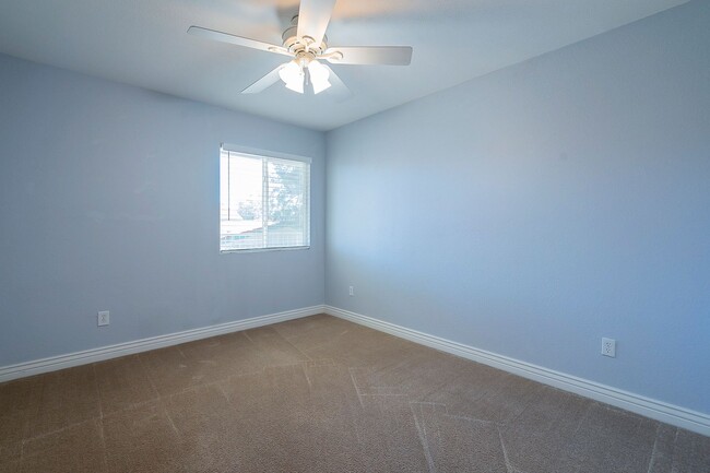 Building Photo - Ready to Move In - Two Bedrooms!