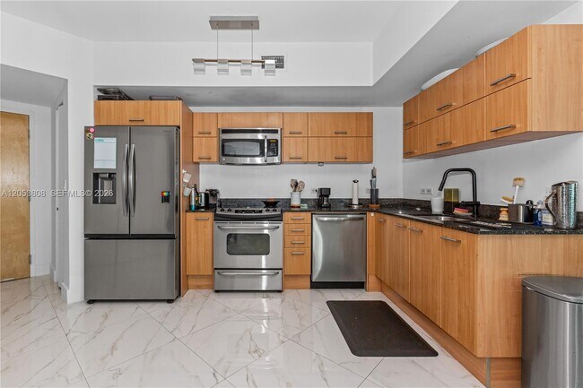 Building Photo - 350 S Miami Ave