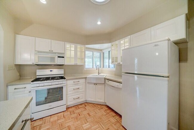 Building Photo - READY TO VIEW NOW! Charming 2-Bedroom Rent...
