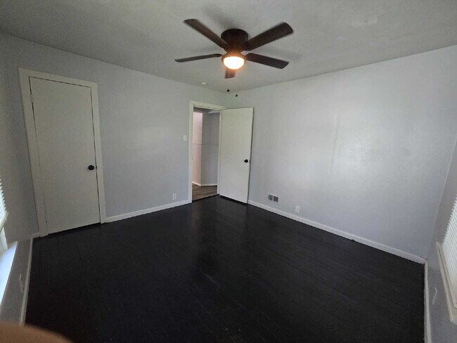 Building Photo - 1135 Canaan Ave