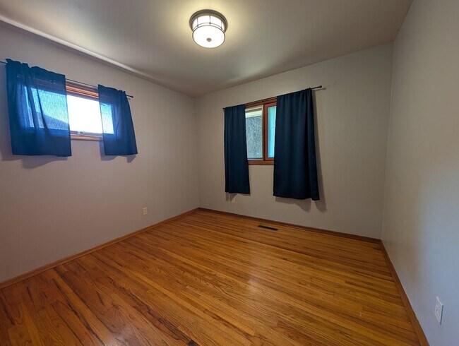 Building Photo - Charming 3 bedroom 1.5 bath Orchards house