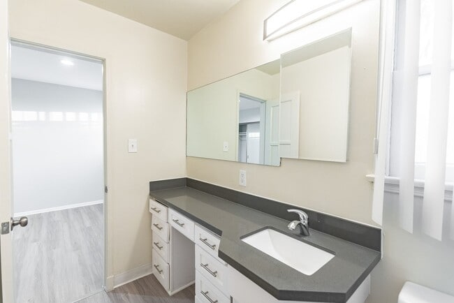 Interior Photo - 611 Levering Ave