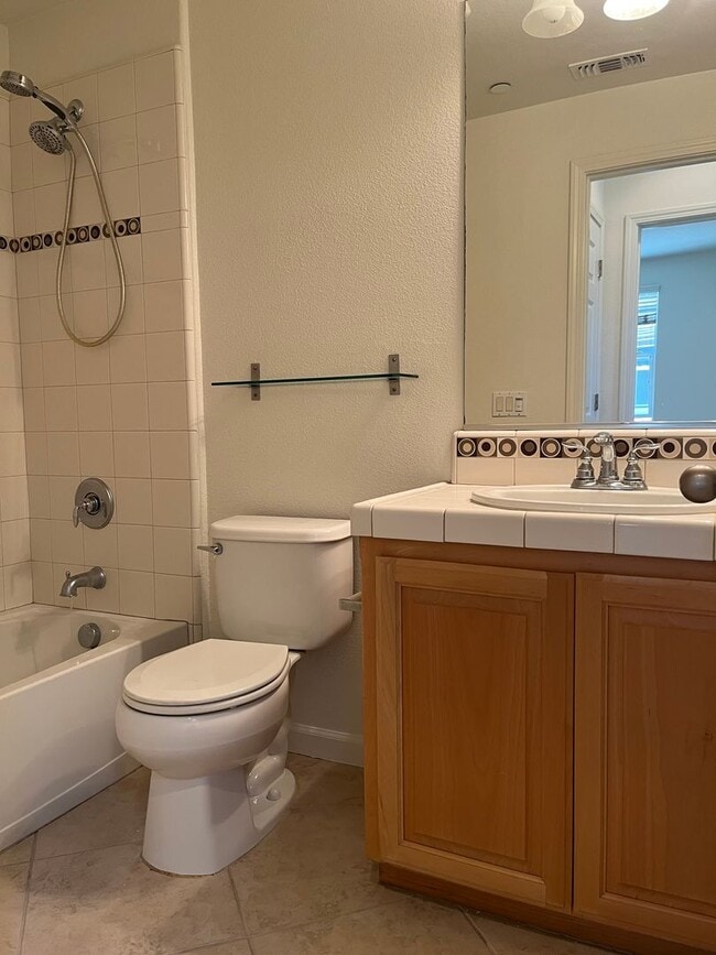 Building Photo - Bright Corner 3BD/3BA Townhome Near BART & Great Mall!