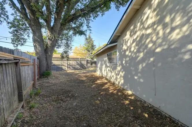 Building Photo - 5800 Mascot Ave