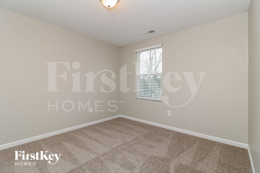 Building Photo - 180 Fieldspar Ln