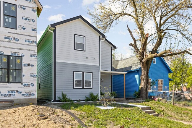 Building Photo - 305 Parkway Ave