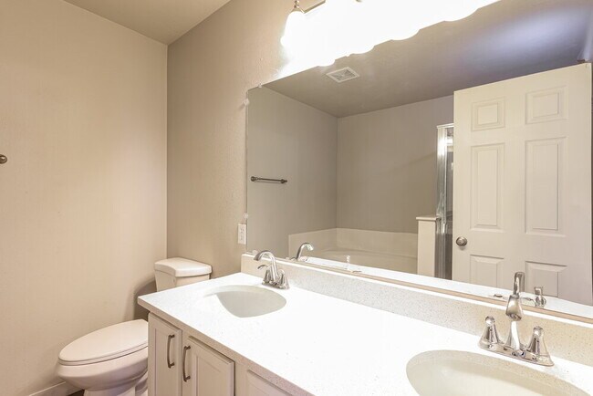 Building Photo - 8558 Maul Oak Dr