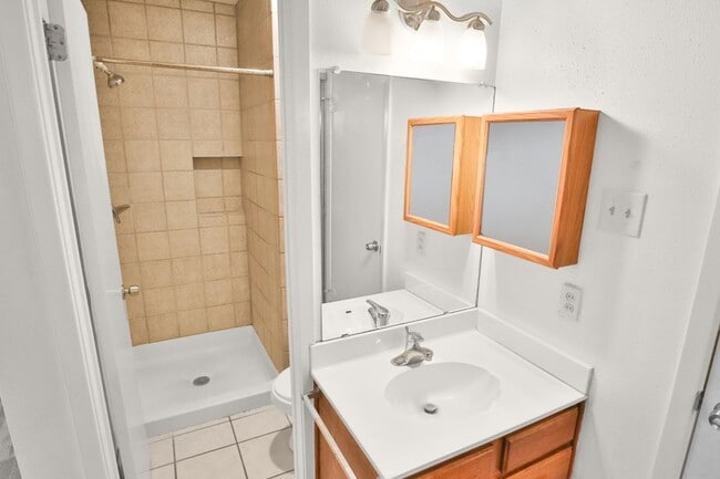 Building Photo - 12210 Apricot Dr