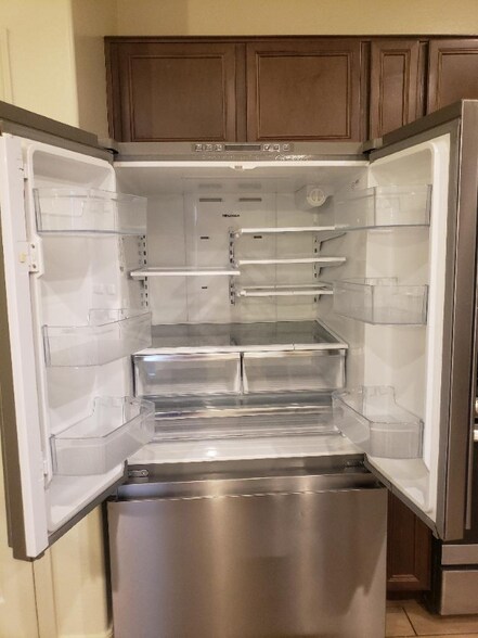 Building Photo - 5750 W Raymond St