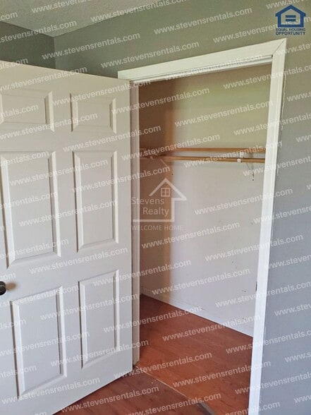 Building Photo - 3715 Skyline Dr