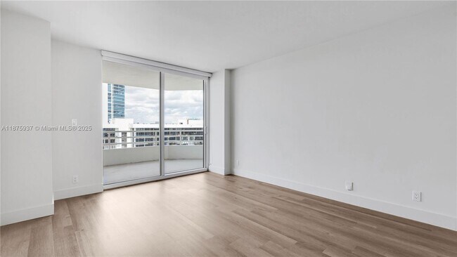 Building Photo - 555 NE 34th St