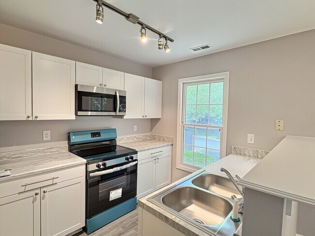 Building Photo - 109 Weatherhill Point