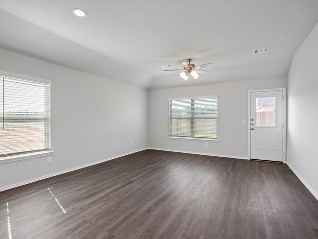 Building Photo - Valentine's Day Promotion! Four Bedroom | ...