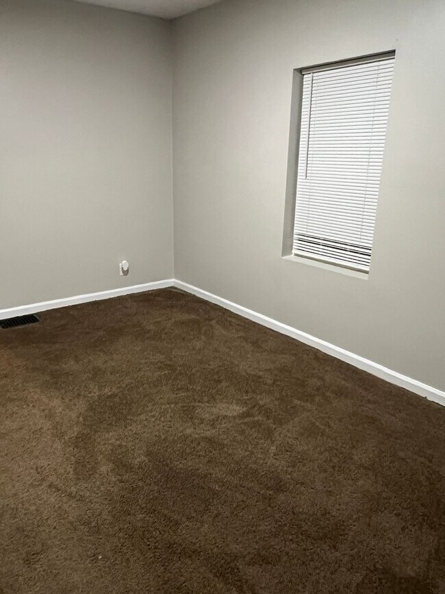 Building Photo - 1301 N Olney St