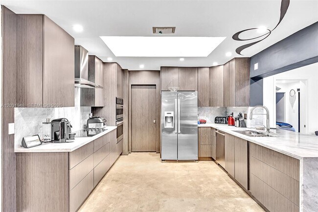 Building Photo - 5602 S Travelers Palm Ln